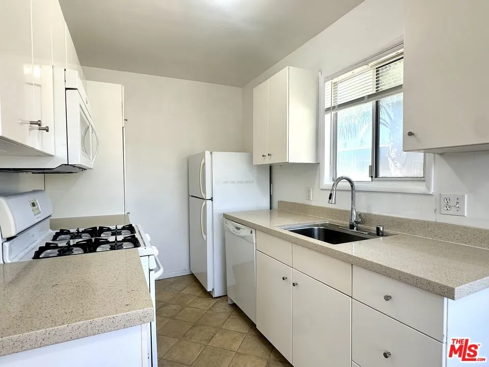 917 Cedar Street #2 Inglewood, CA 90302