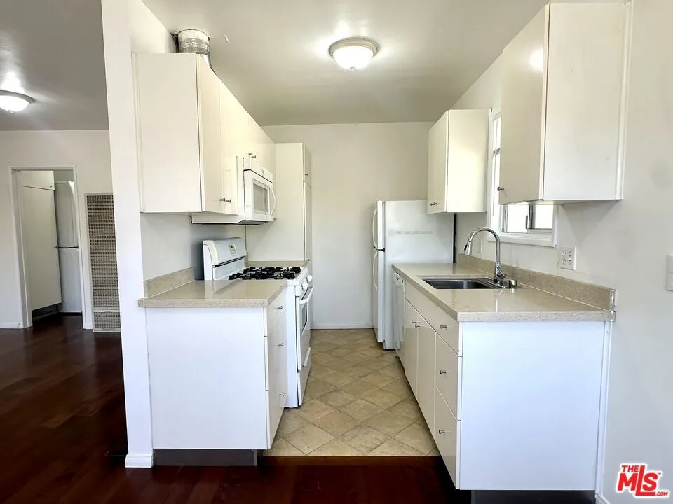917 Cedar Street #2 Inglewood, CA 90302