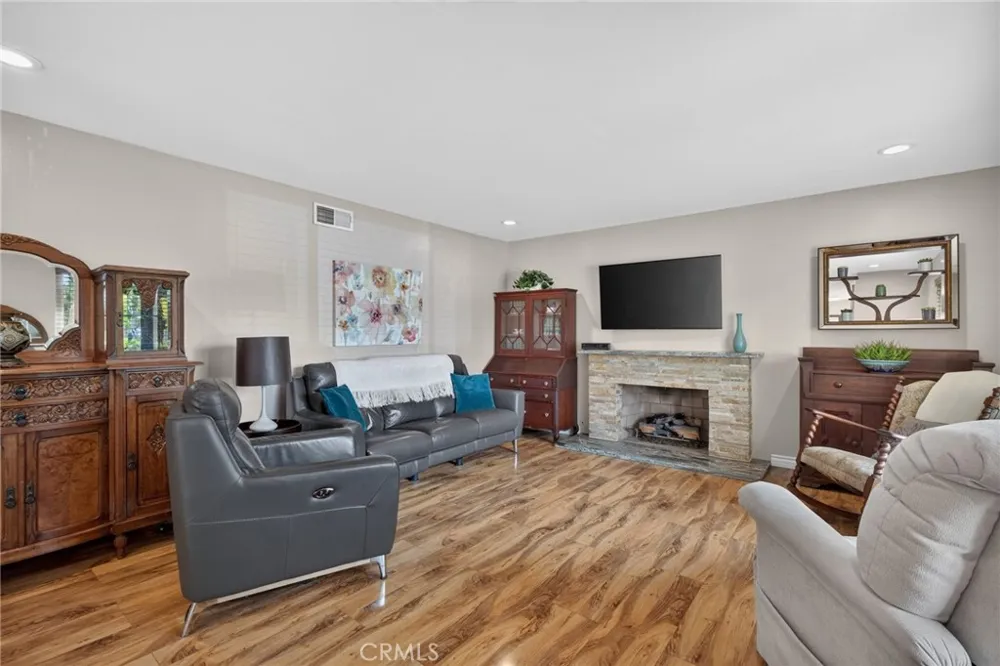 111 E Palmdale Orange, CA 92865