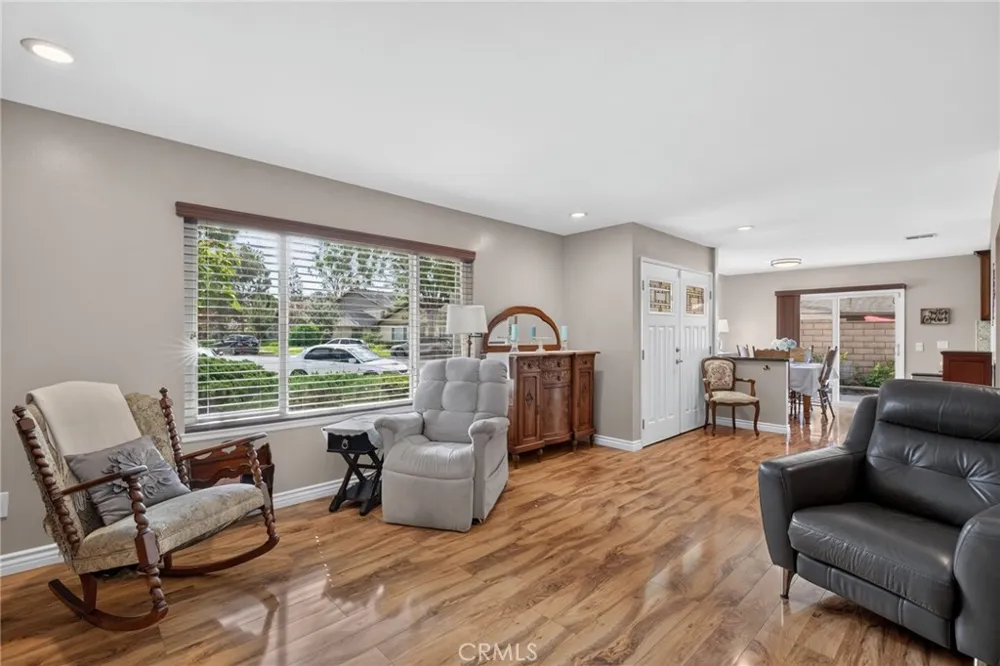 111 E Palmdale Orange, CA 92865