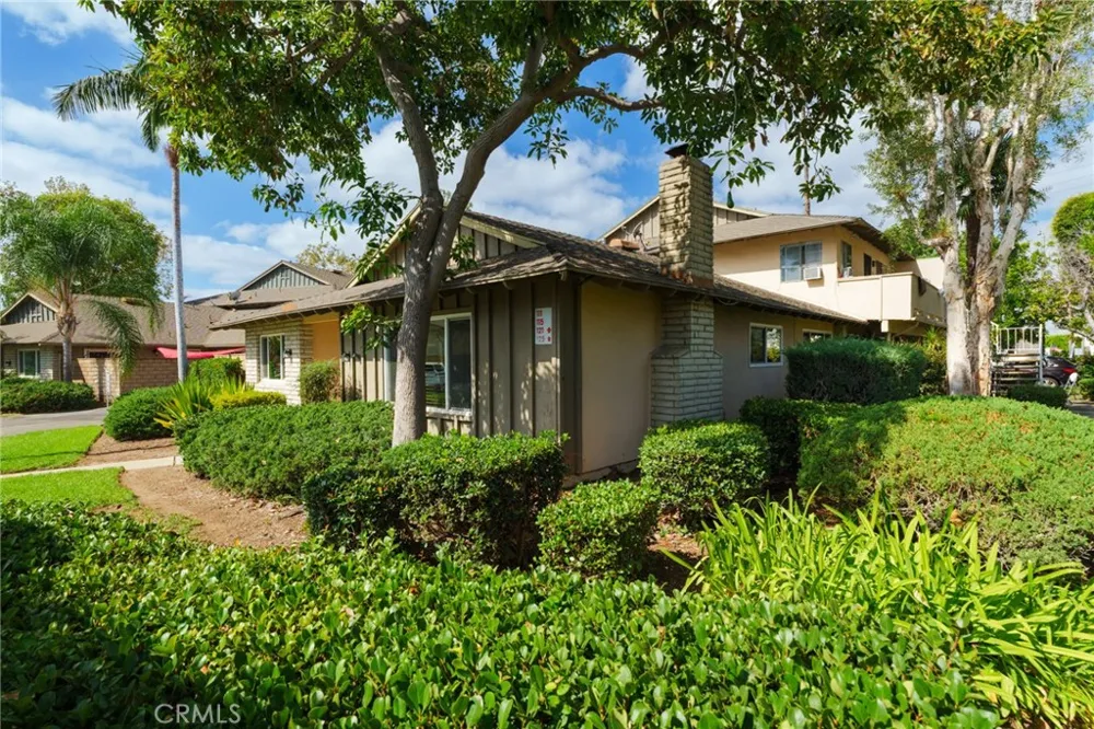 111 E Palmdale Orange, CA 92865
