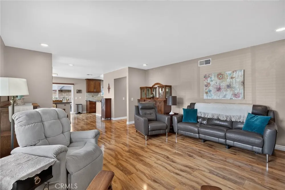 111 E Palmdale Orange, CA 92865