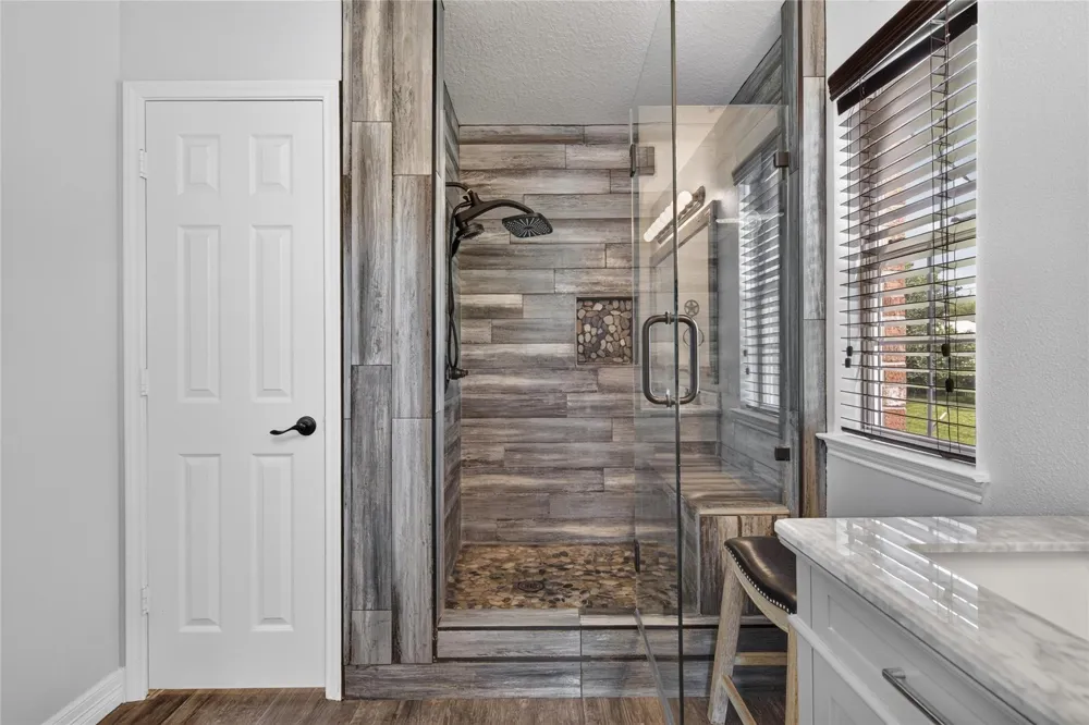 4933 Powers Ln Alvin, TX 77511
