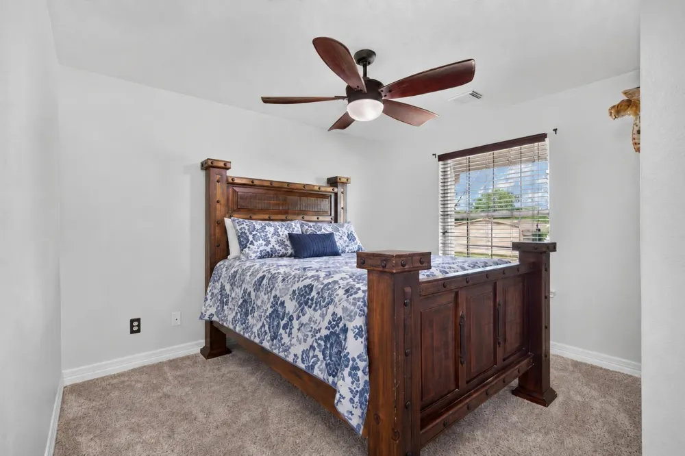 4933 Powers Ln Alvin, TX 77511