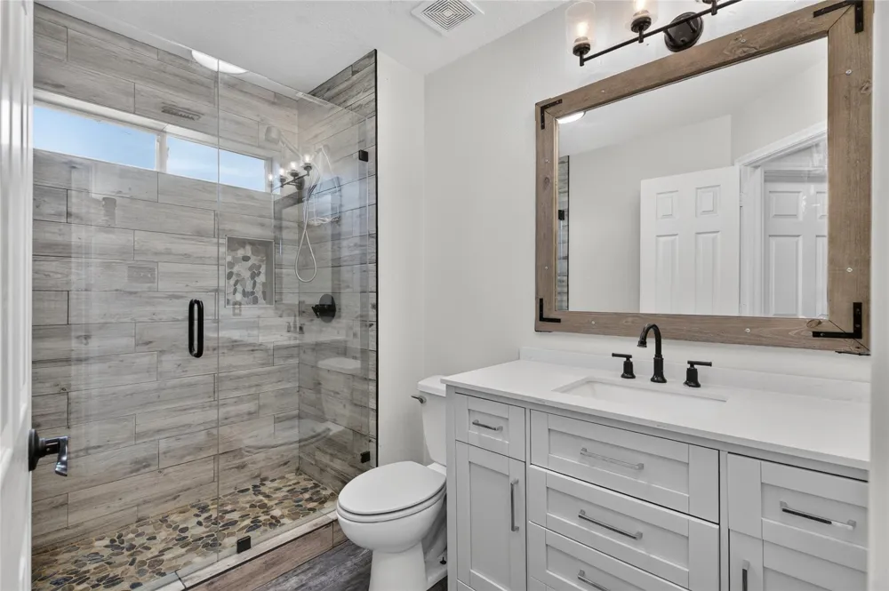 4933 Powers Ln Alvin, TX 77511