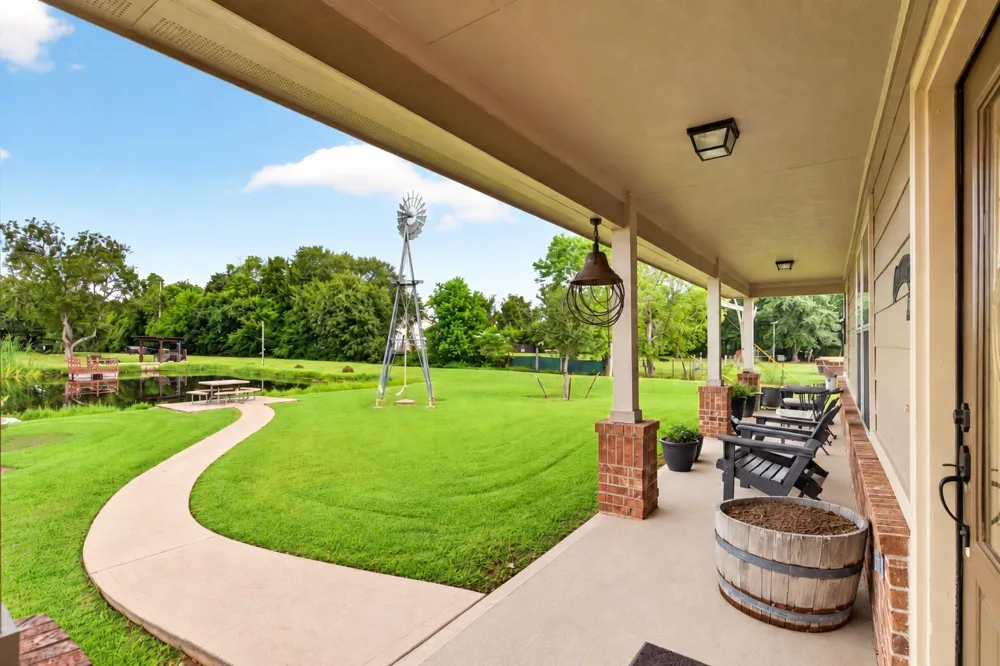 4933 Powers Ln Alvin, TX 77511