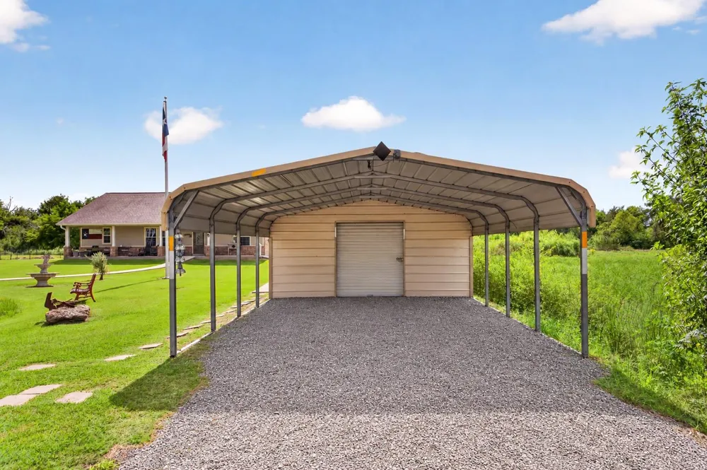 4933 Powers Ln Alvin, TX 77511