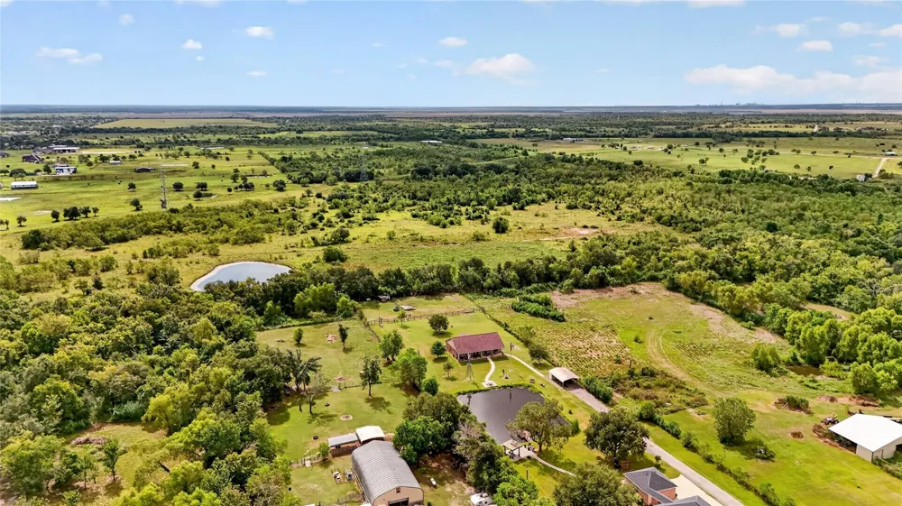 4933 Powers Ln Alvin, TX 77511