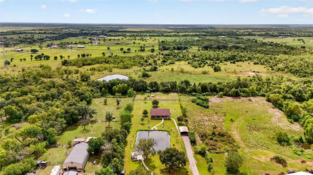 4933 Powers Ln Alvin, TX 77511