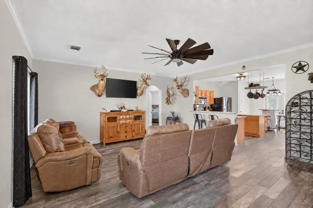4933 Powers Ln Alvin, TX 77511