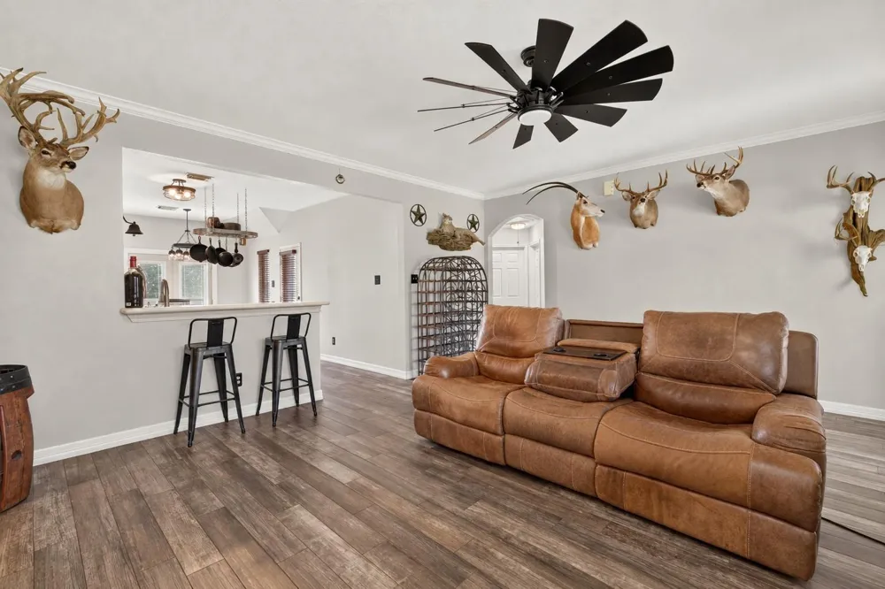 4933 Powers Ln Alvin, TX 77511