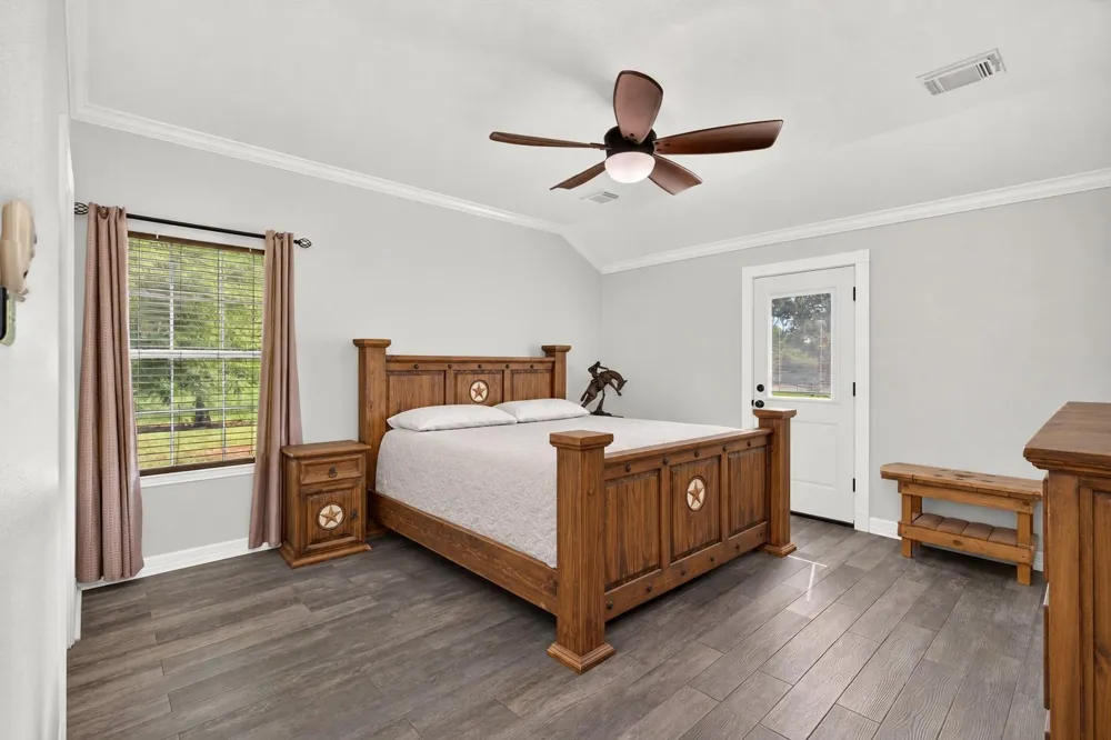 4933 Powers Ln Alvin, TX 77511