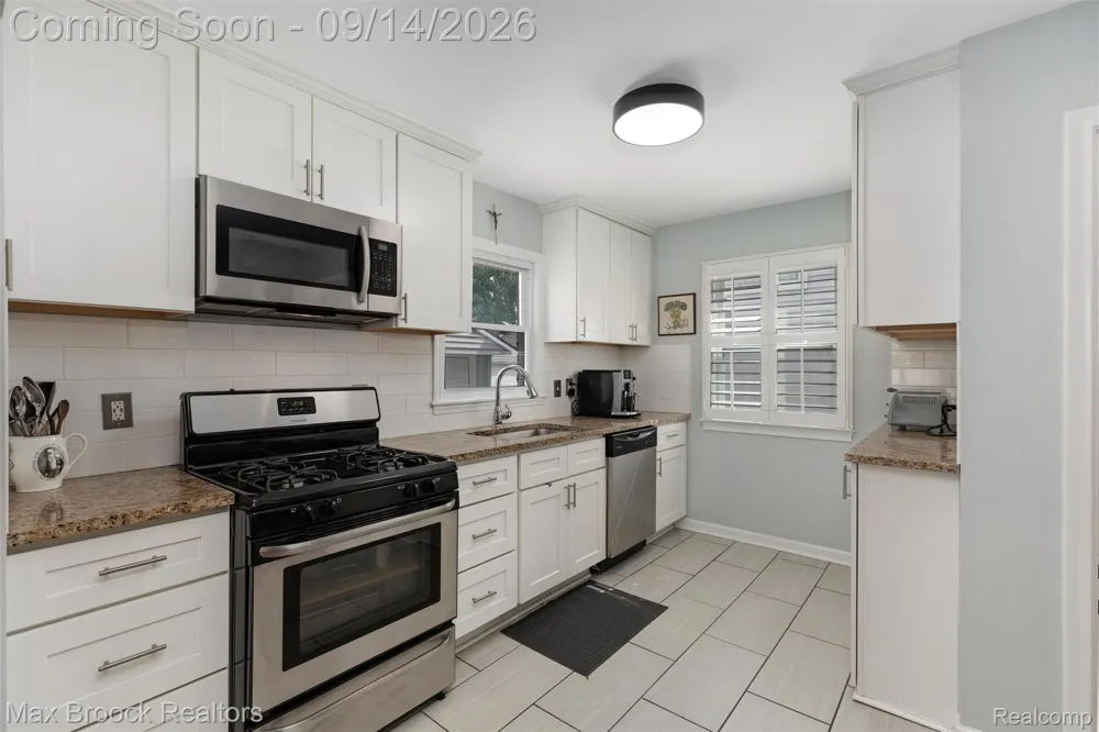 1033 Irving Avenue Royal Oak City, MI 48067