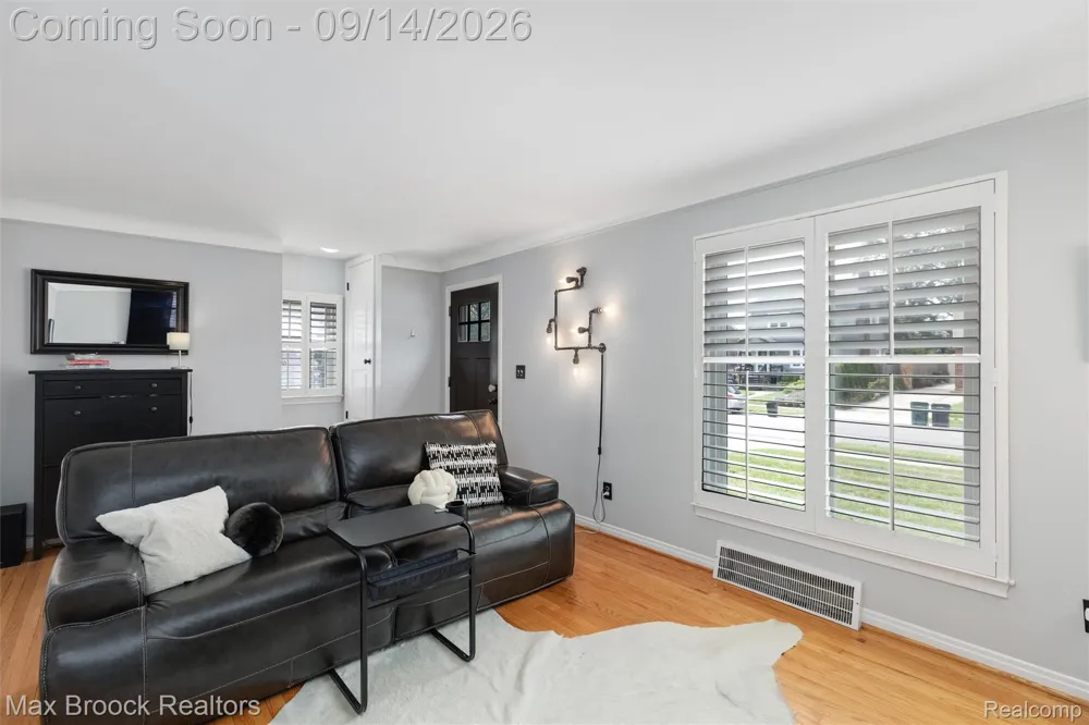 1033 Irving Avenue Royal Oak City, MI 48067