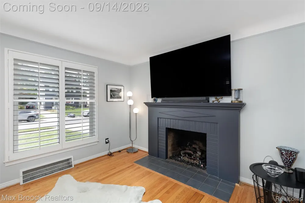 1033 Irving Avenue Royal Oak City, MI 48067