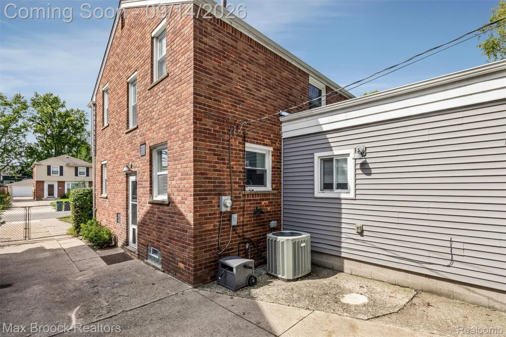 1033 Irving Avenue Royal Oak City, MI 48067