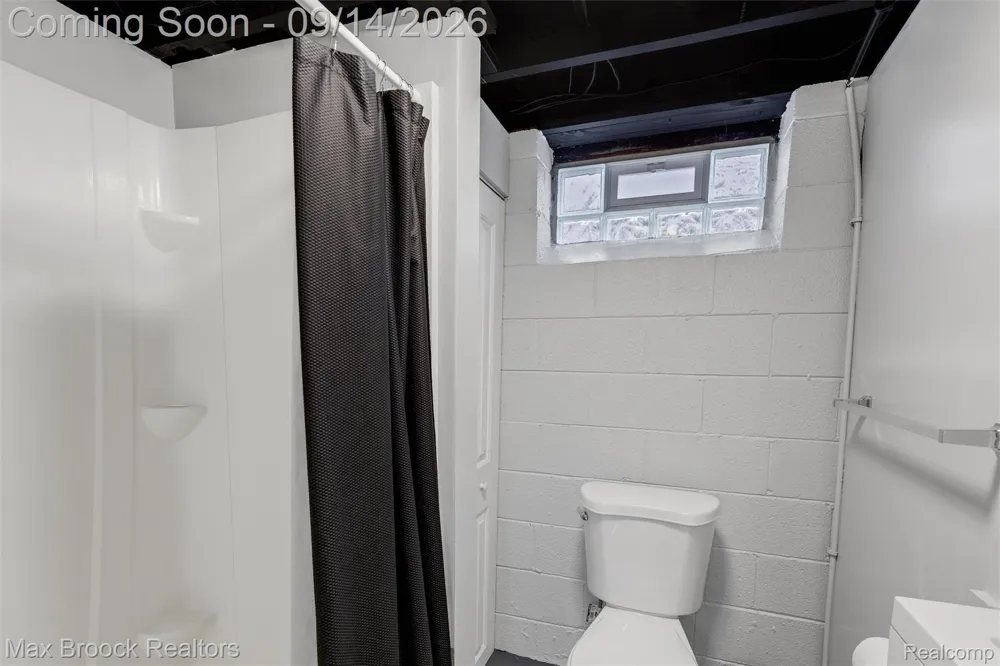 1033 Irving Avenue Royal Oak City, MI 48067