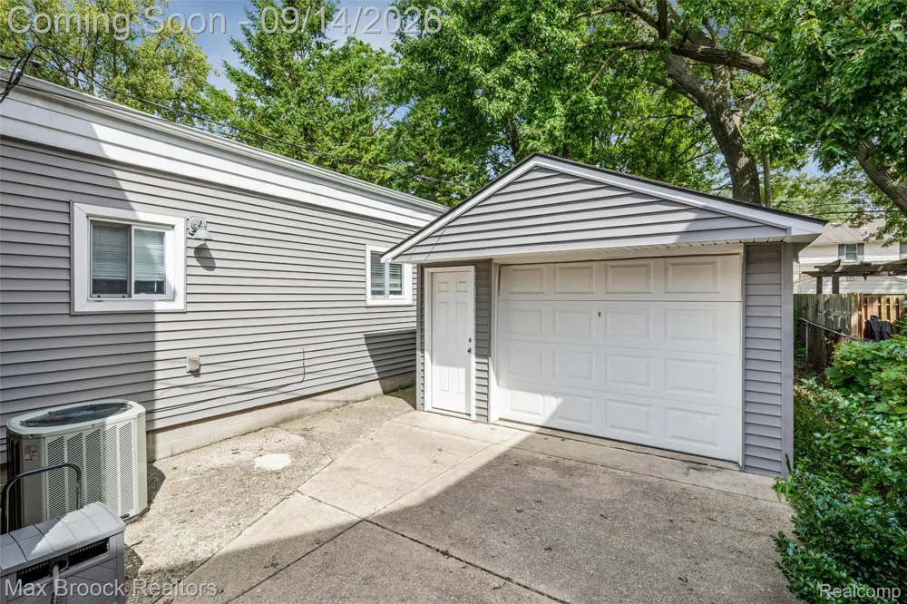 1033 Irving Avenue Royal Oak City, MI 48067
