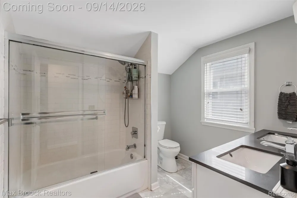 1033 Irving Avenue Royal Oak City, MI 48067