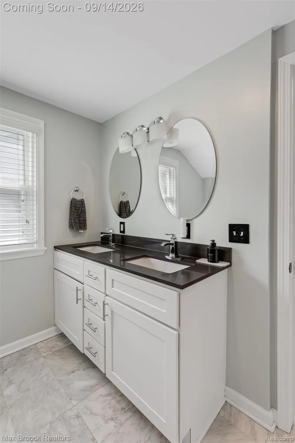 1033 Irving Avenue Royal Oak City, MI 48067