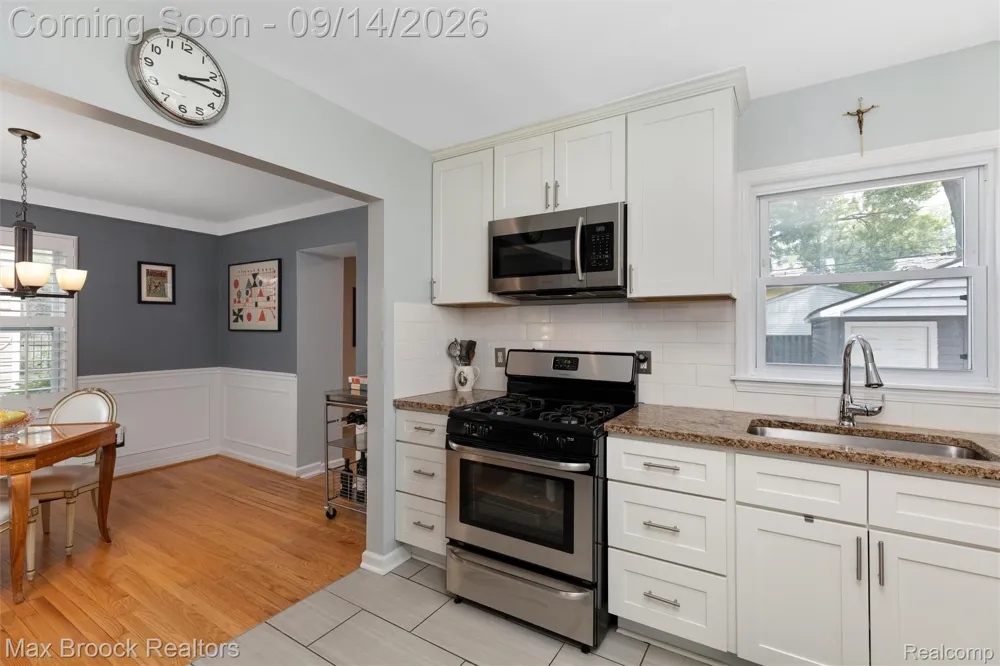 1033 Irving Avenue Royal Oak City, MI 48067