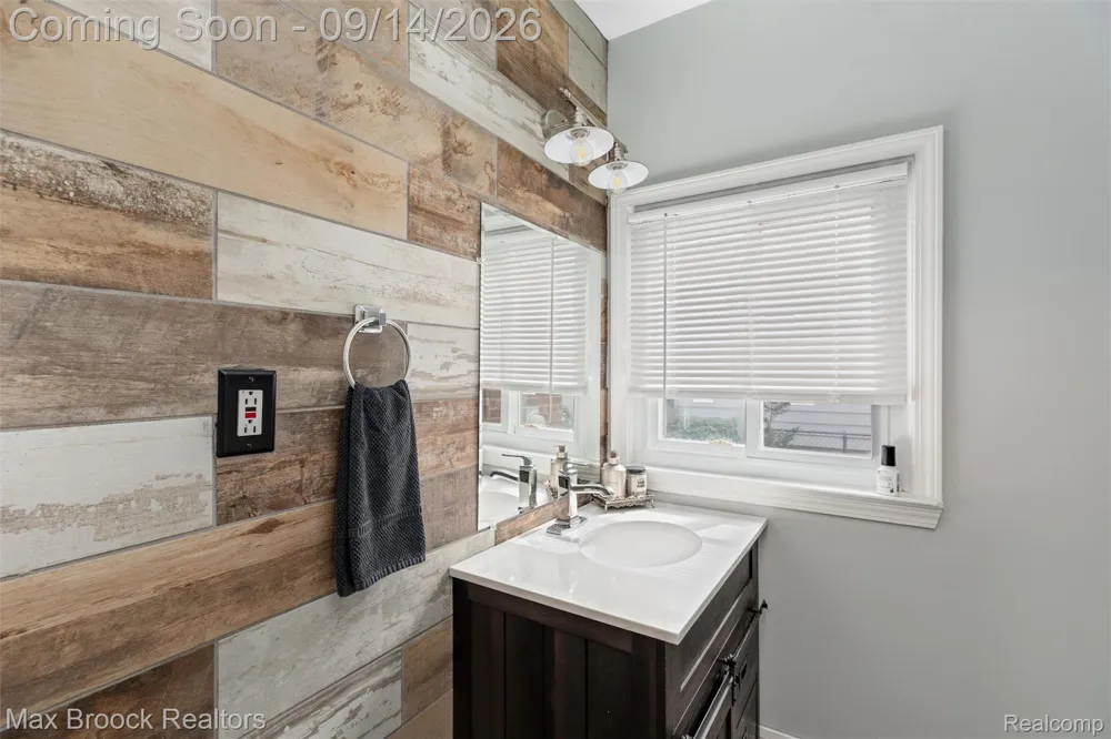 1033 Irving Avenue Royal Oak City, MI 48067