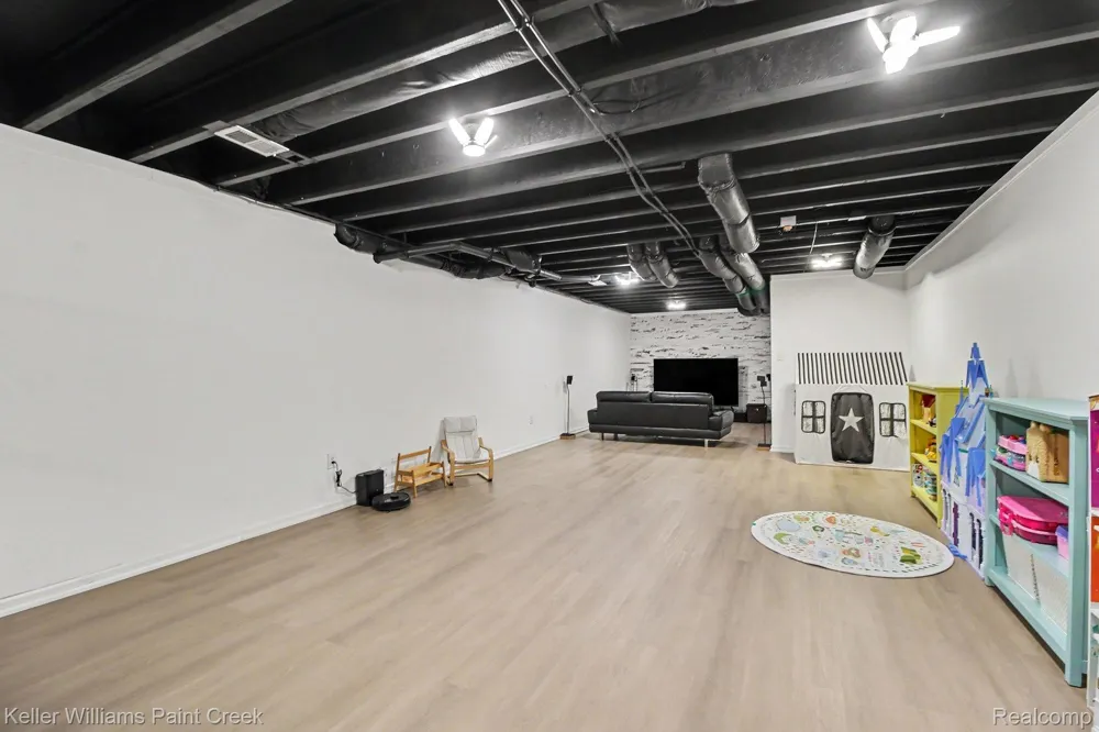 1270 Lark Street Orion Charter Township, MI 48360