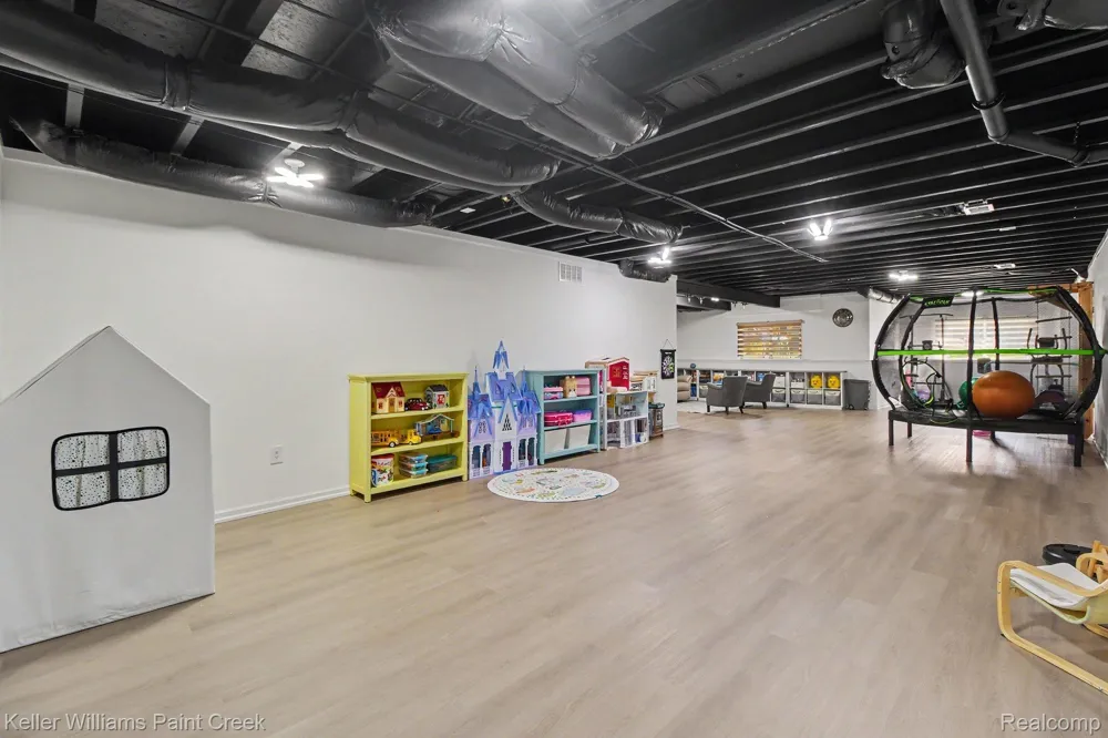 1270 Lark Street Orion Charter Township, MI 48360