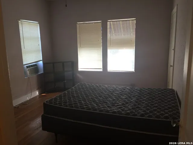 2047 W SUMMIT AVE San Antonio, TX 78201