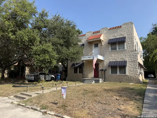 2047 W SUMMIT AVE San Antonio, TX 78201