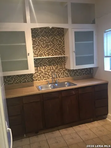 2047 W SUMMIT AVE San Antonio, TX 78201