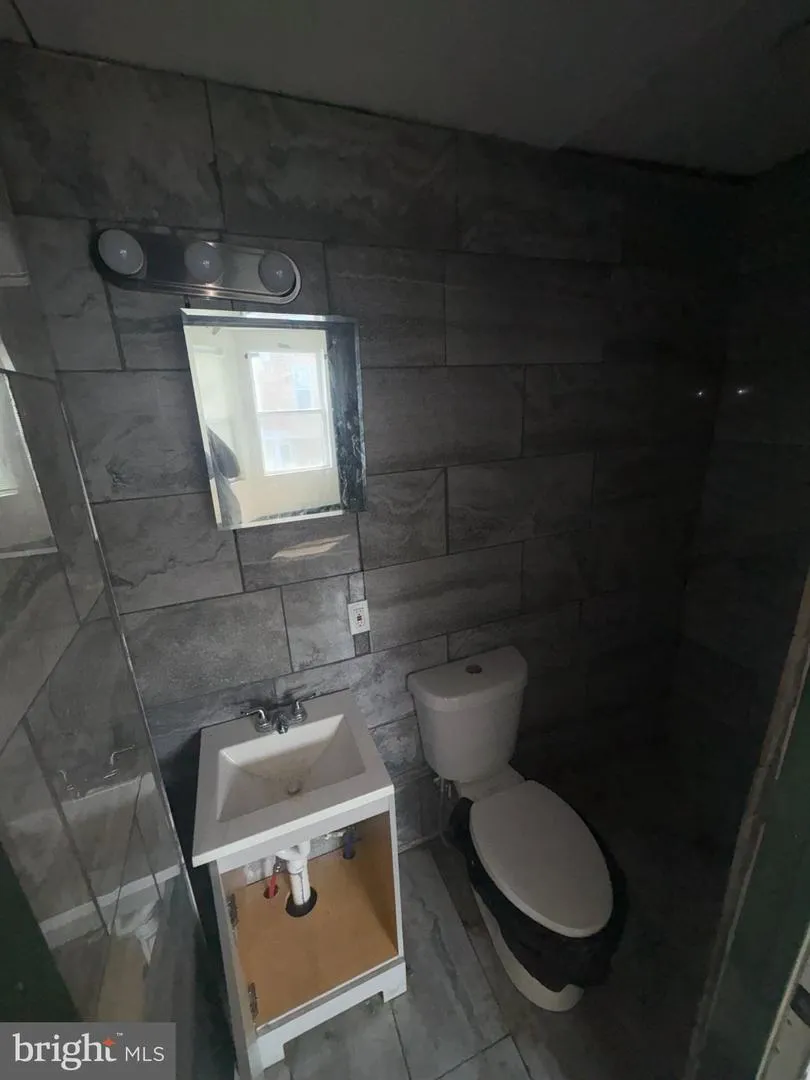 5527 CROWSON STREET Philadelphia, PA 19144