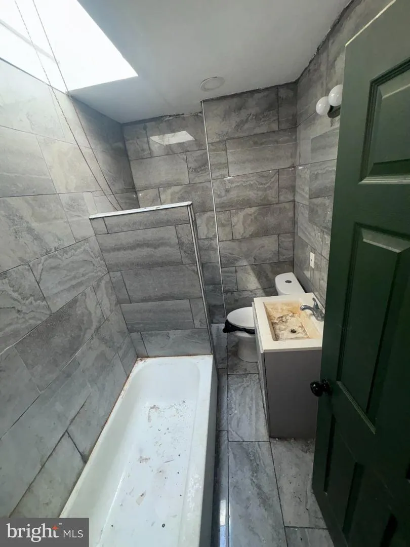 5527 CROWSON STREET Philadelphia, PA 19144