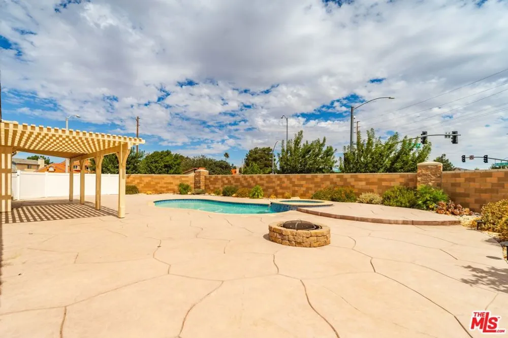 39142 Cocobola Court Palmdale, CA 93551
