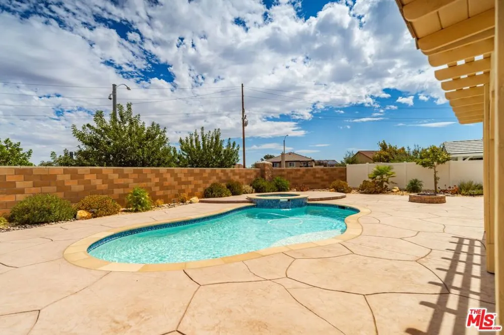 39142 Cocobola Court Palmdale, CA 93551