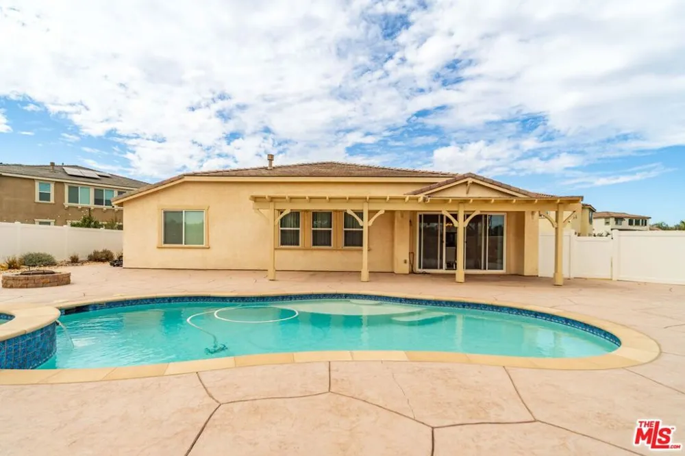39142 Cocobola Court Palmdale, CA 93551