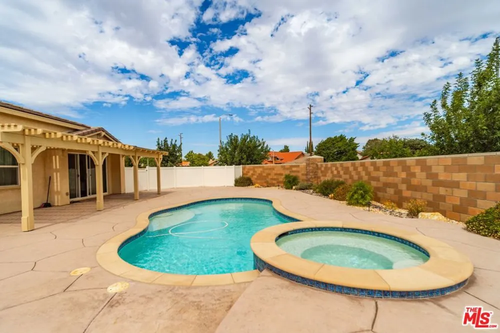 39142 Cocobola Court Palmdale, CA 93551