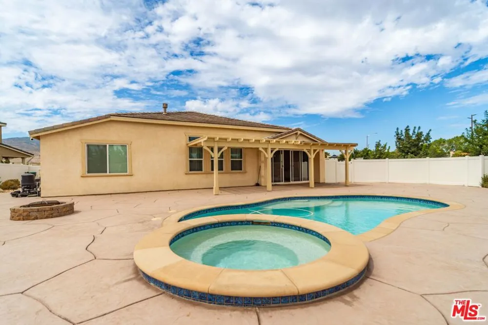 39142 Cocobola Court Palmdale, CA 93551