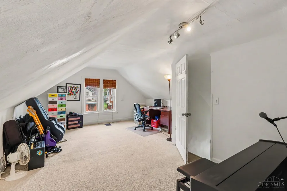 4049 St Williams Avenue Cincinnati, OH 45205