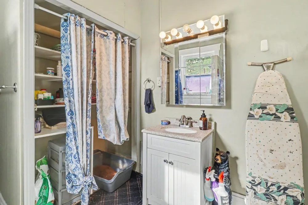 4049 St Williams Avenue Cincinnati, OH 45205