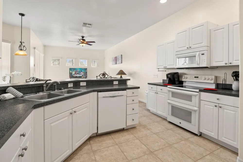805 TUSCAN HILLS BOULEVARD Davenport, FL 33897