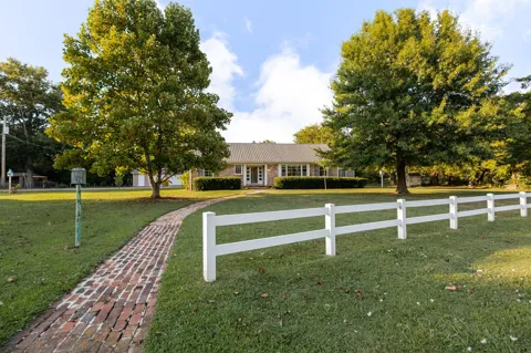 313 Hickory Dr