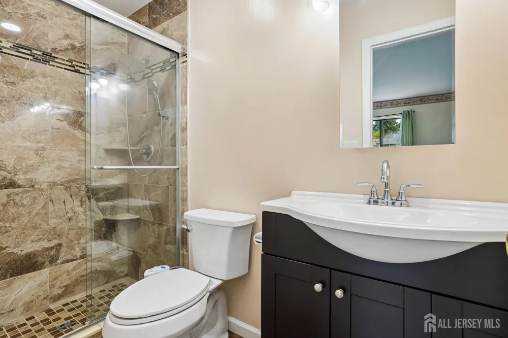 12 Palm Court Edison, NJ 08820