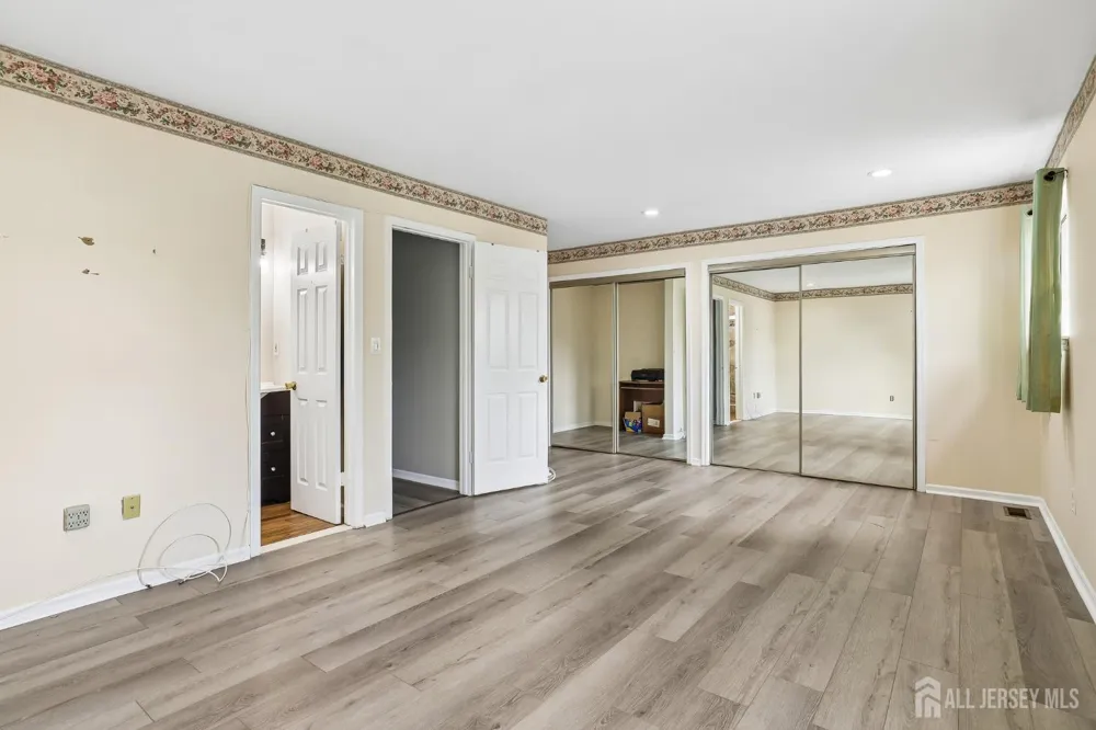 12 Palm Court Edison, NJ 08820
