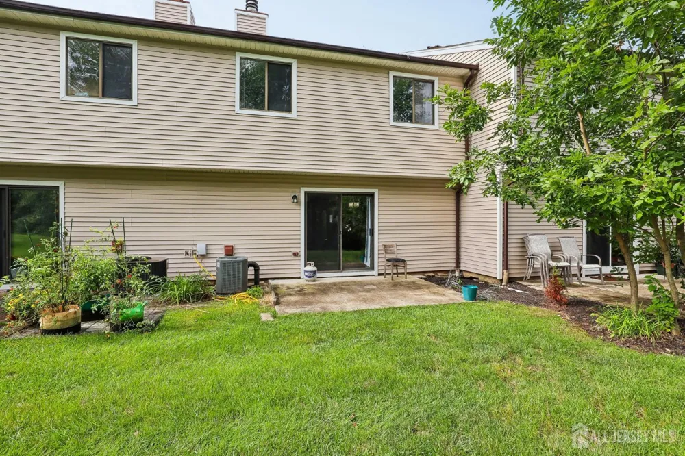 12 Palm Court Edison, NJ 08820