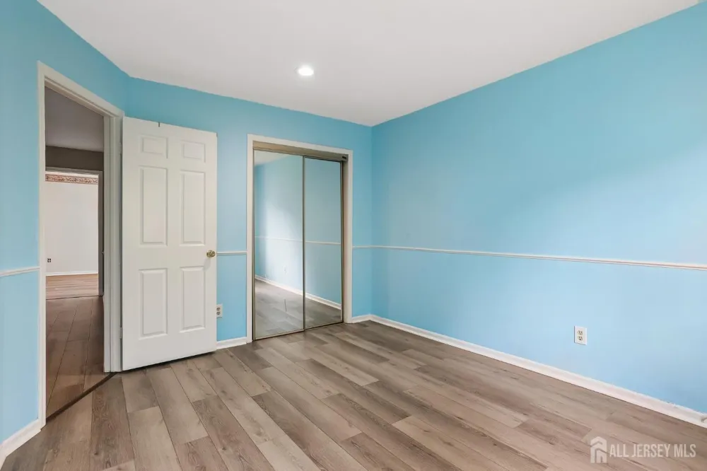 12 Palm Court Edison, NJ 08820
