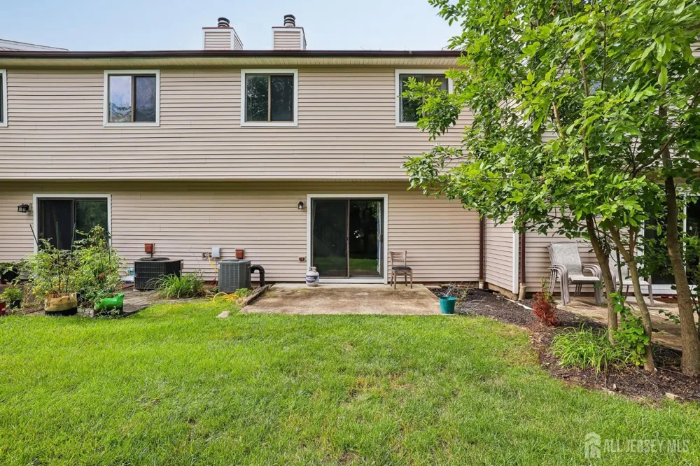 12 Palm Court Edison, NJ 08820