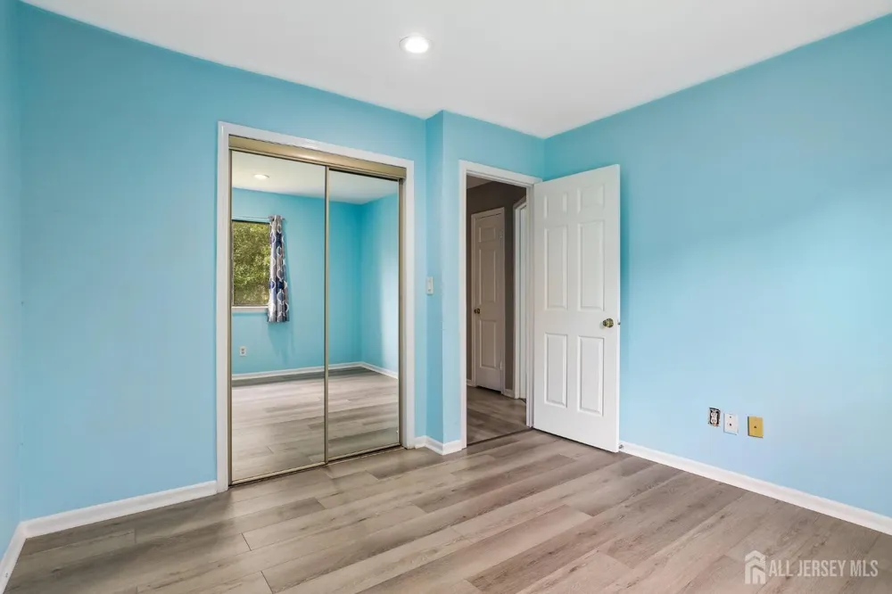 12 Palm Court Edison, NJ 08820