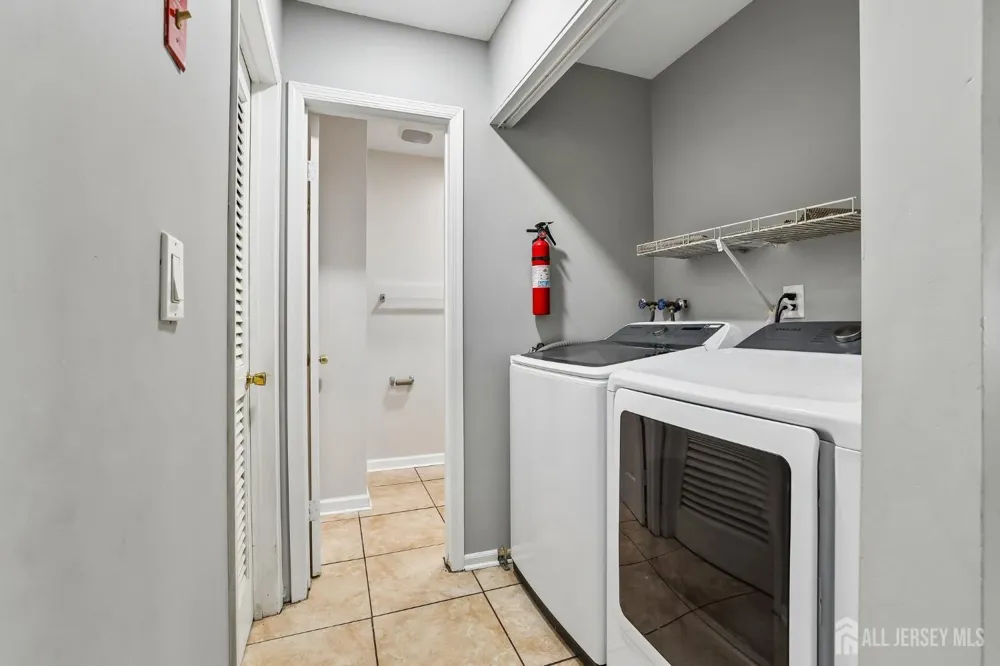 12 Palm Court Edison, NJ 08820