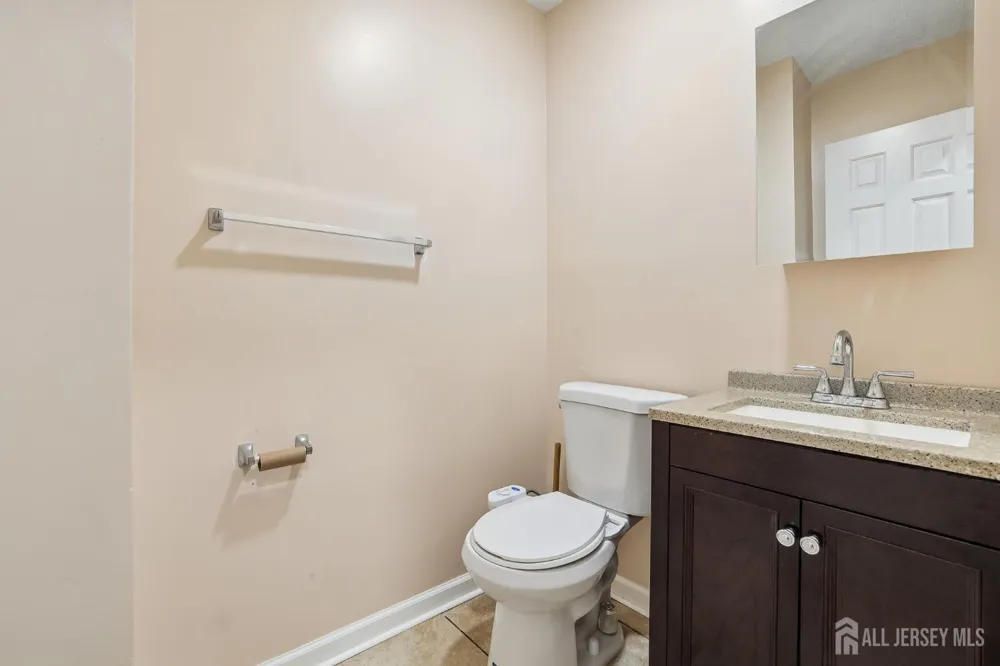 12 Palm Court Edison, NJ 08820